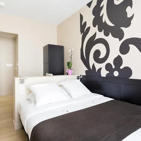 Bastille Secret Hotel 2*
