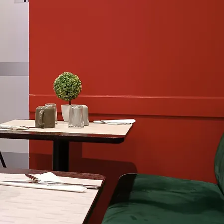 Bastille Secret Hotel