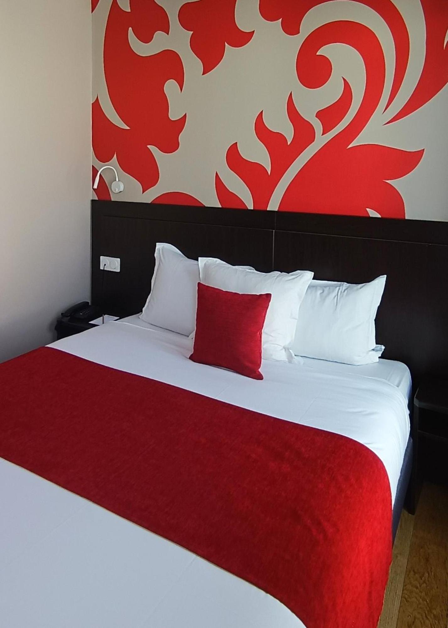 Bastille Secret Hotel 2*